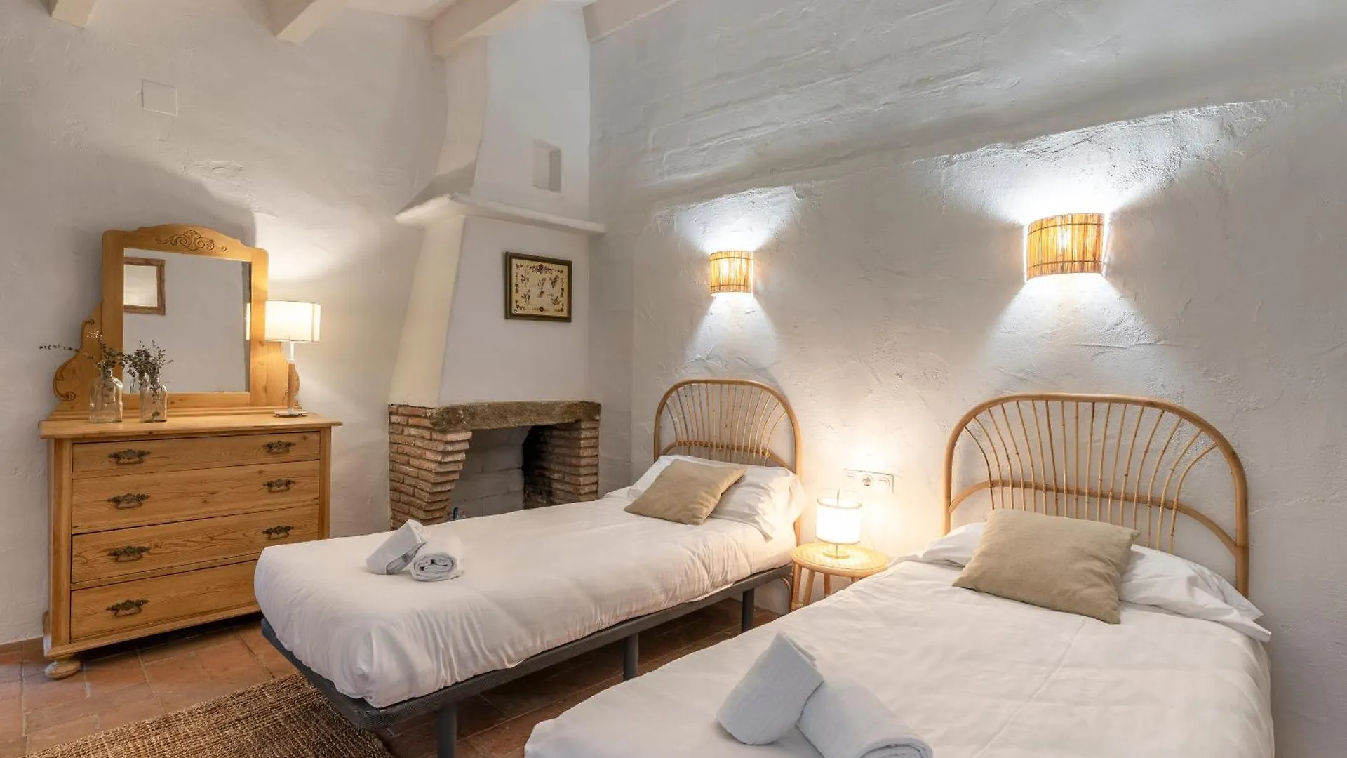 Casa El Moli De Can Burjats Con Piscina Y Chimenea Montrás